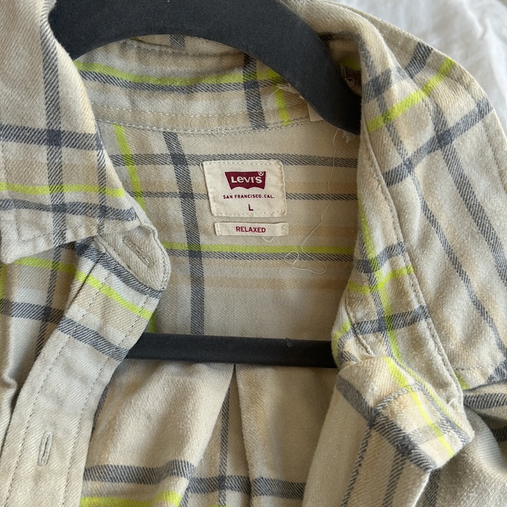 Levi’s flannel - Picture 2 of 3